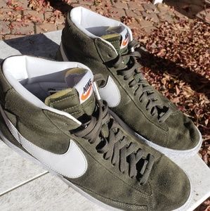 Nike shoes mid blazer